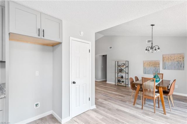 503 Thornloe LN, Chesapeake, VA 23320