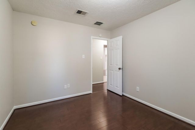 27 S Misty Canyon Place, Conroe, TX 77385