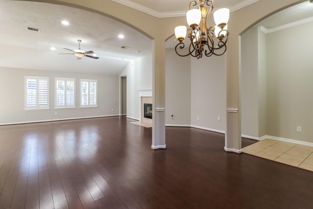 27 S Misty Canyon Place, Conroe, TX 77385