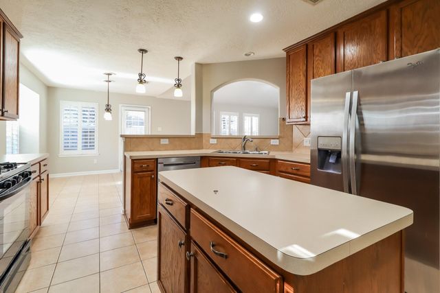 27 S Misty Canyon Place, Conroe, TX 77385