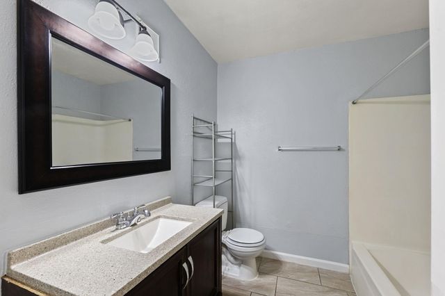 2011 E Stassney LN B, Austin, TX 78744