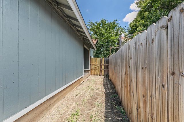 2011 E Stassney LN B, Austin, TX 78744