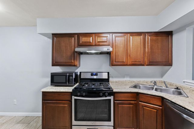2011 E Stassney LN B, Austin, TX 78744