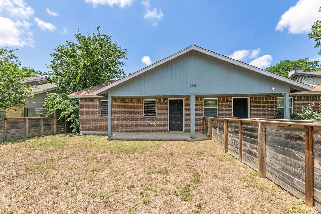2011 E Stassney LN B, Austin, TX 78744