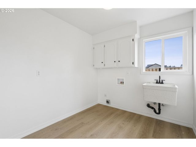 1495 S FIR St, Canby, OR 97013