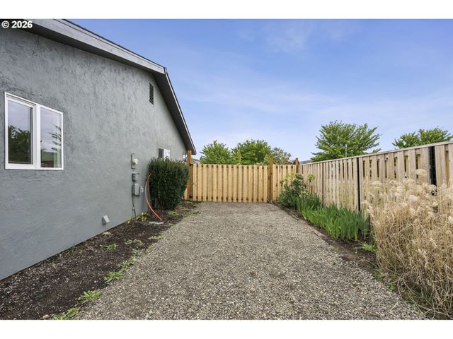 1495 S FIR St, Canby, OR 97013