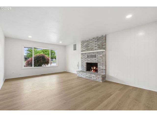 1495 S FIR St, Canby, OR 97013