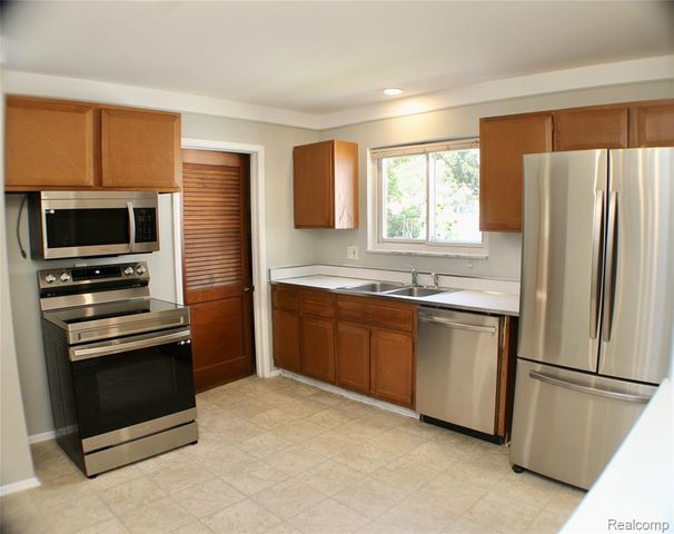 808 Wellesley Avenue, Royal Oak, MI 48067