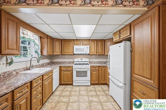 2030 Lawfer Avenue, South Whitehall Twp, PA 18104