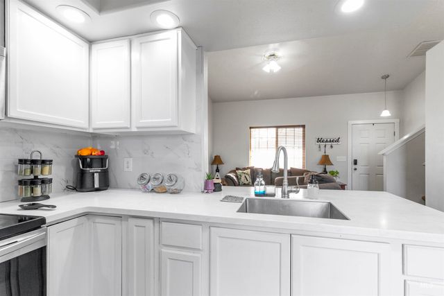 1823 Cambridge St, Caldwell, ID 83607