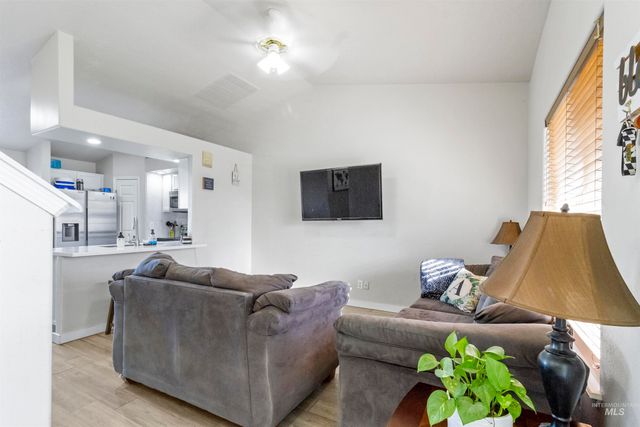 1823 Cambridge St, Caldwell, ID 83607