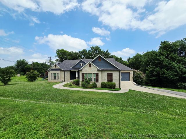 1715 W Blue Starr Drive, Claremore, OK 74017