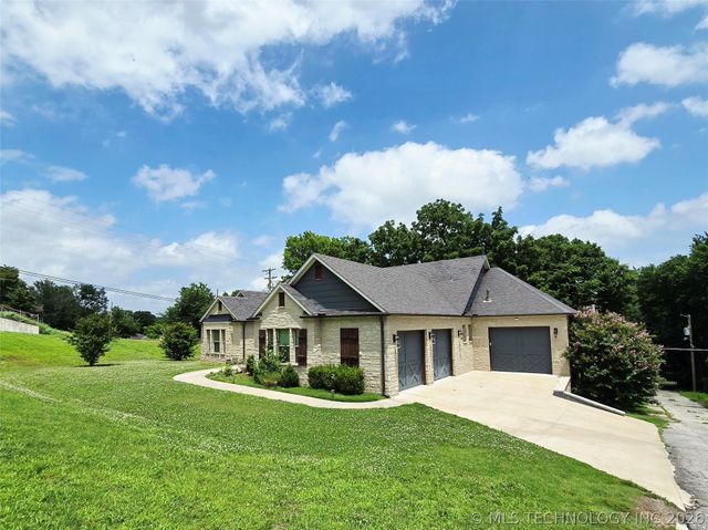 1715 W Blue Starr Drive, Claremore, OK 74017