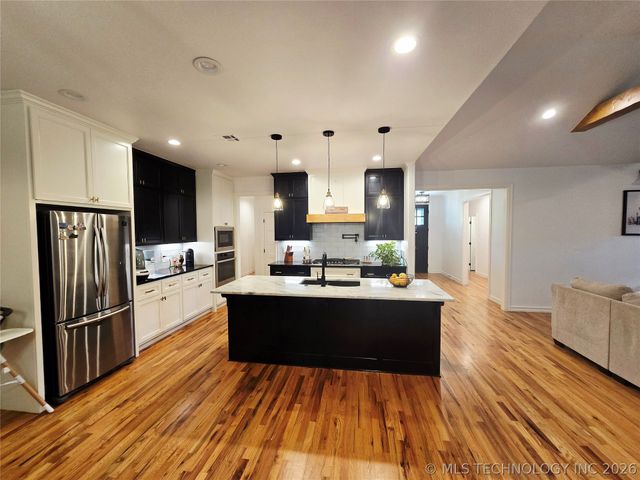 1715 W Blue Starr Drive, Claremore, OK 74017