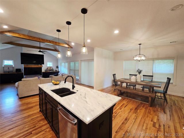 1715 W Blue Starr Drive, Claremore, OK 74017