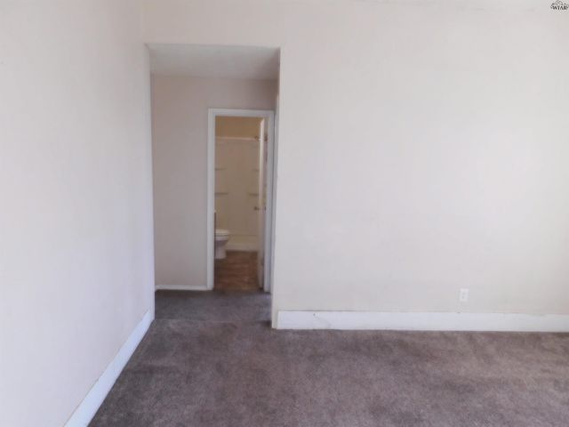 528 W 3RD STREET, Burkburnett, TX 76354