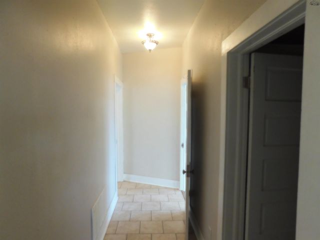 528 W 3RD STREET, Burkburnett, TX 76354