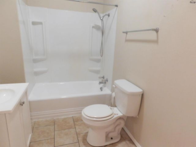 528 W 3RD STREET, Burkburnett, TX 76354