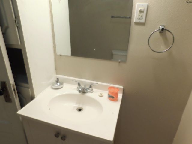 528 W 3RD STREET, Burkburnett, TX 76354