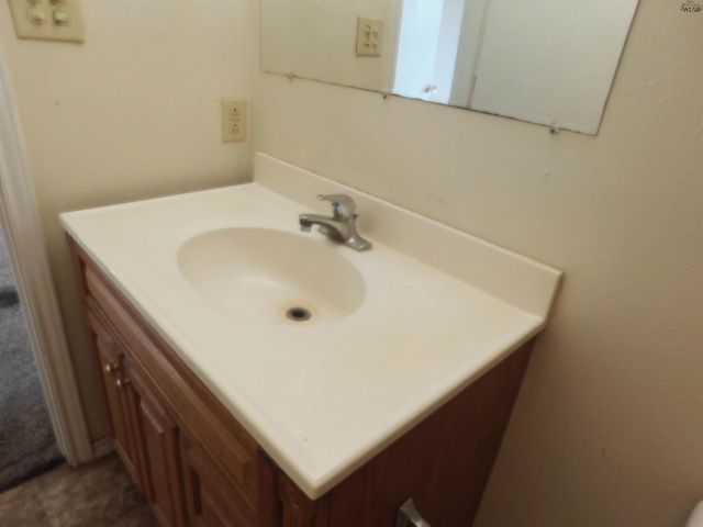 528 W 3RD STREET, Burkburnett, TX 76354