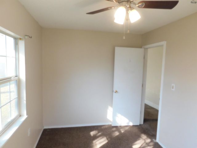 528 W 3RD STREET, Burkburnett, TX 76354