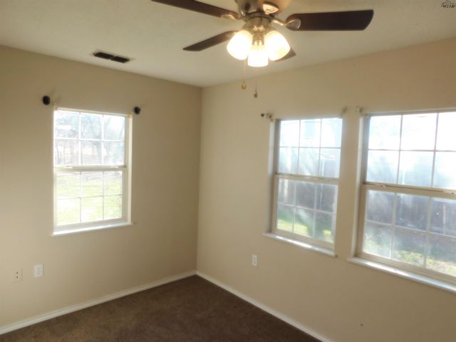 528 W 3RD STREET, Burkburnett, TX 76354