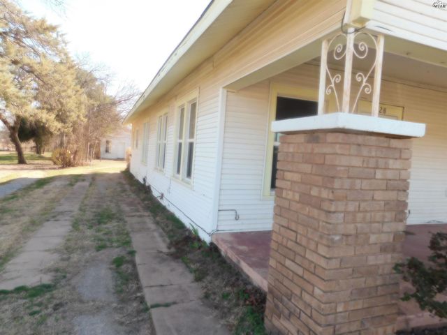 528 W 3RD STREET, Burkburnett, TX 76354