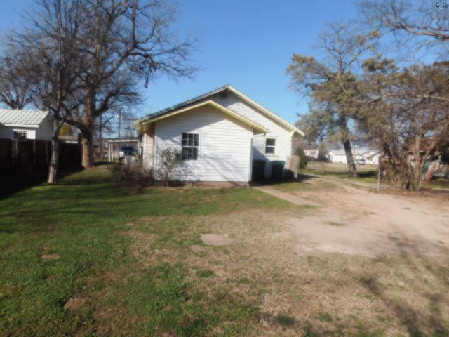 528 W 3RD STREET, Burkburnett, TX 76354
