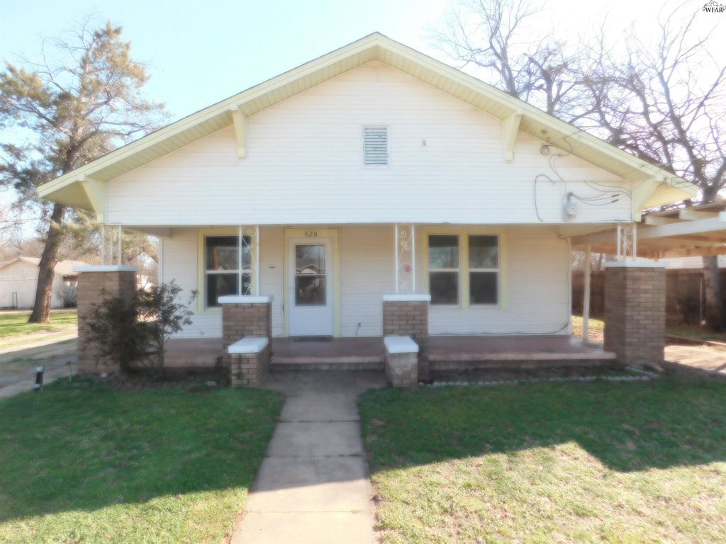 528 W 3RD STREET, Burkburnett, TX 76354