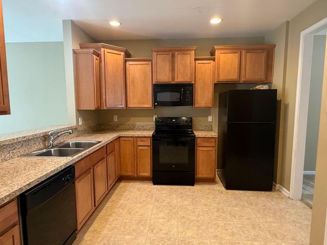 609 Hemingway Circle, Summerville, SC 29483