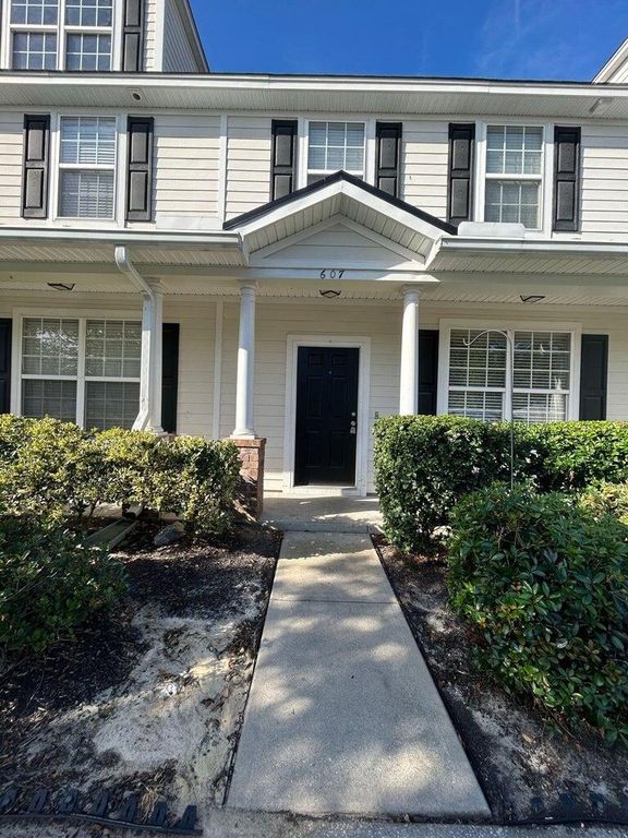609 Hemingway Circle, Summerville, SC 29483