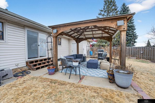 3829 N 93rd Street, Omaha, NE 68134