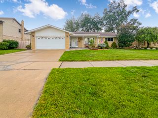 17828 Devonshire Street, Riverview City, MI 48193