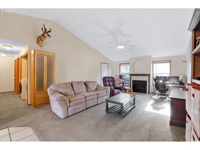 621 KIMBERLY Ct, Molalla, OR 97038