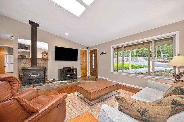 5470 Whitney Ct, Garden Valley, CA 95633