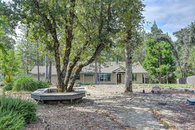 5470 Whitney Ct, Garden Valley, CA 95633