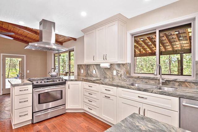 5470 Whitney Ct, Garden Valley, CA 95633