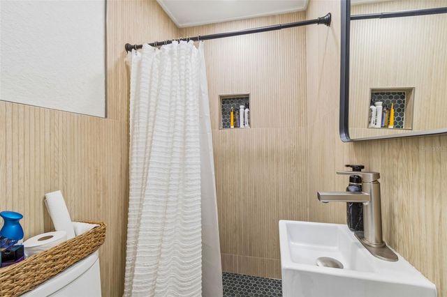 1618 BARRY ROAD, Clearwater, FL 33756