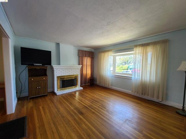 905 1st Street, Rodeo, CA 94572