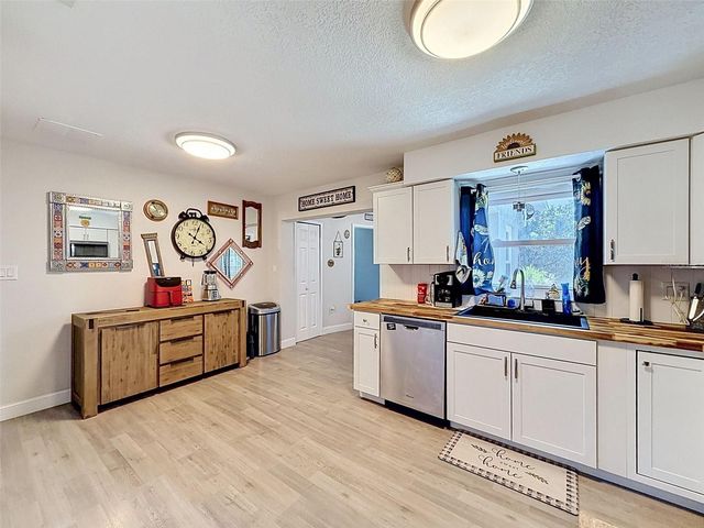 13944 1ST STREET, Dade City, FL 33525