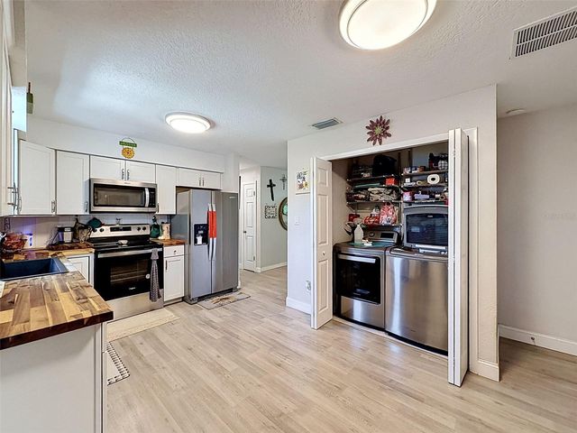 13944 1ST STREET, Dade City, FL 33525