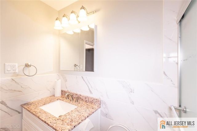 187 Evergreen Road 4B, Edison, NJ 08837