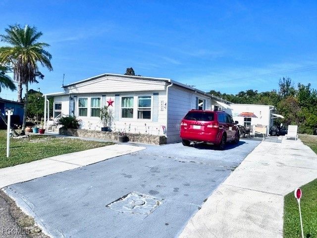 5635 Captain John Smith LOOP, North Fort Myers, FL 33917