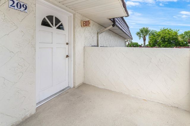 12005 Poinciana Boulevard 209, Royal Palm Beach, FL 33411