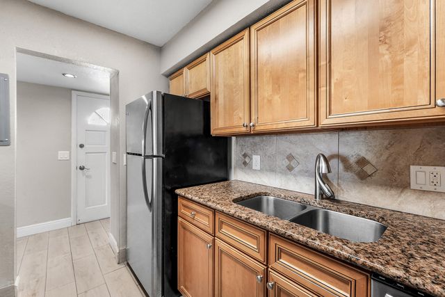 12005 Poinciana Boulevard 209, Royal Palm Beach, FL 33411