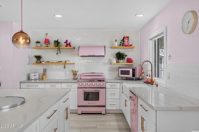 2190 E GREENWAY Drive, Tempe, AZ 85282