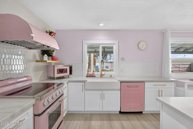 2190 E GREENWAY Drive, Tempe, AZ 85282