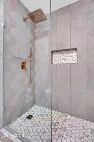 2190 E GREENWAY Drive, Tempe, AZ 85282