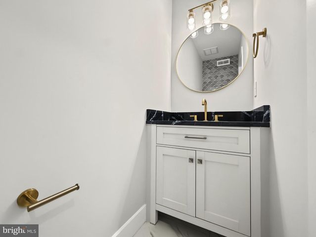 834 N WOODINGTON, Baltimore, MD 21229