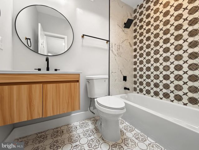 834 N WOODINGTON, Baltimore, MD 21229